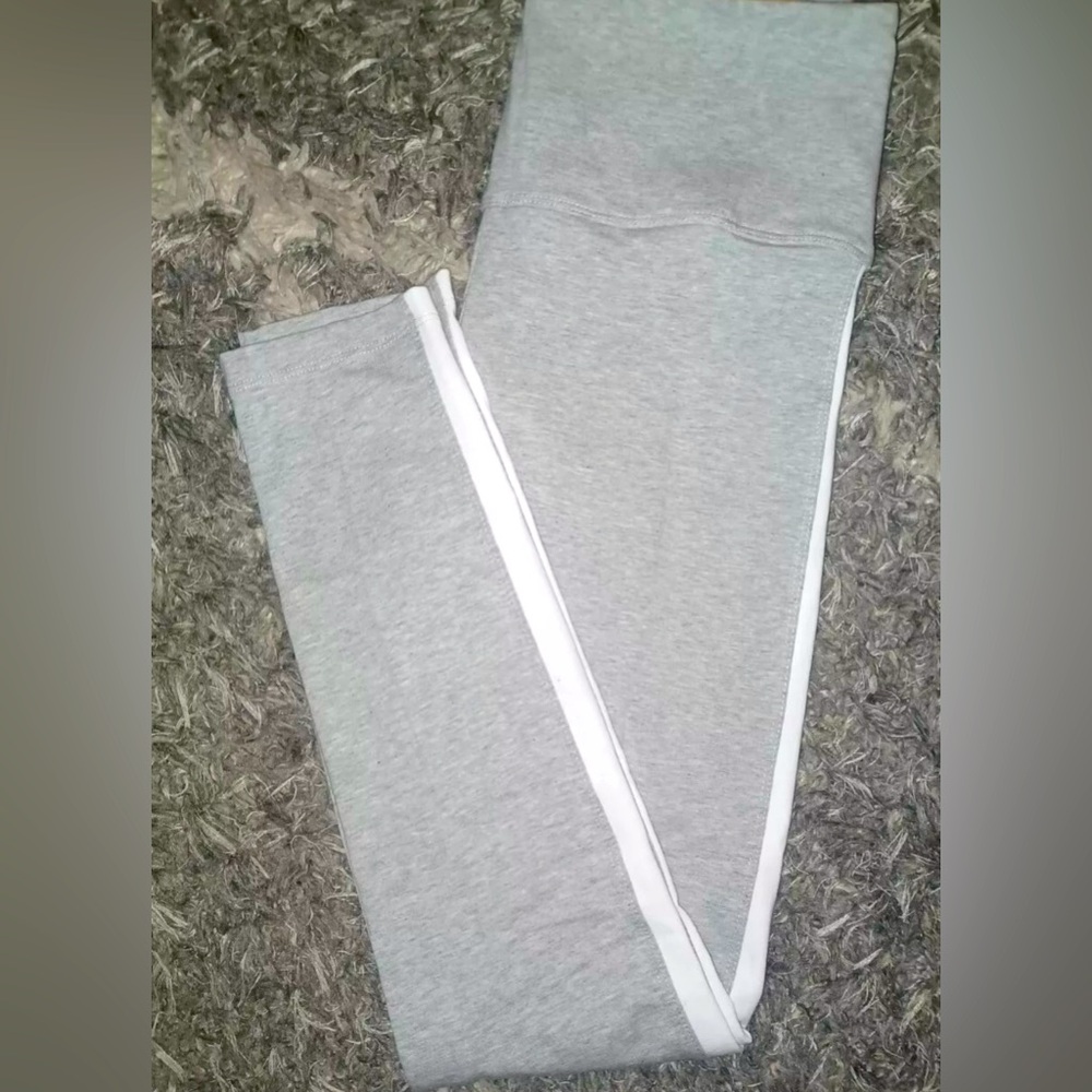 Pink Victoria’s Secret High Wasted Leggings Size Medium. Gray/white stripe NEW